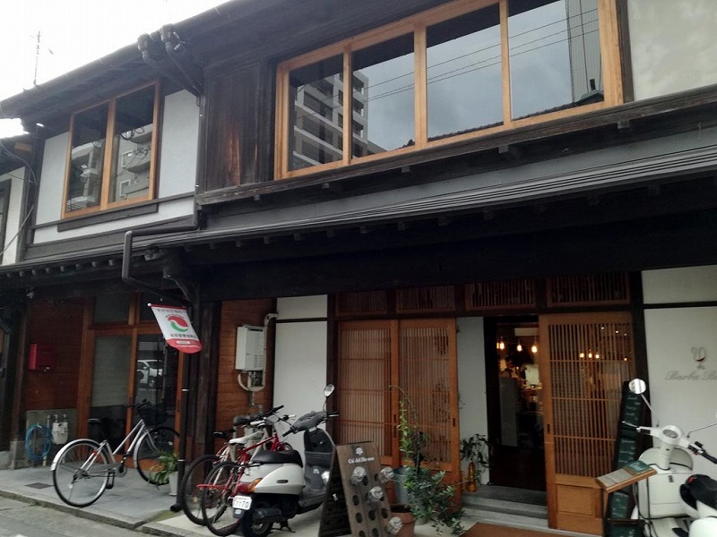 博多町家古民家をリノベーションしたレストランと不動産屋